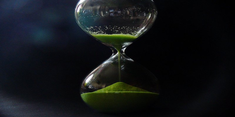 sand timer to signify deadline for contesting a will in the uk